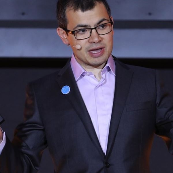 Demis Hassabis, o τύπος που πούλησε το AI εργαστήριό του στη Google έναντι 460 εκατ. ευρώ