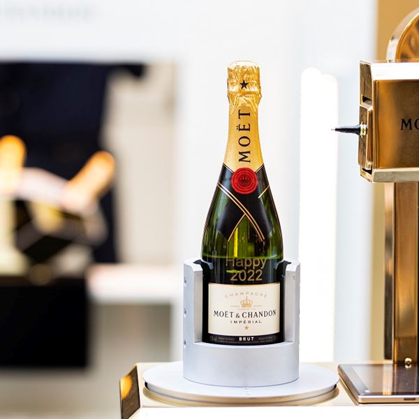 Η Moët & Chandon παρουσιάζει ένα λαμπερό pop up store