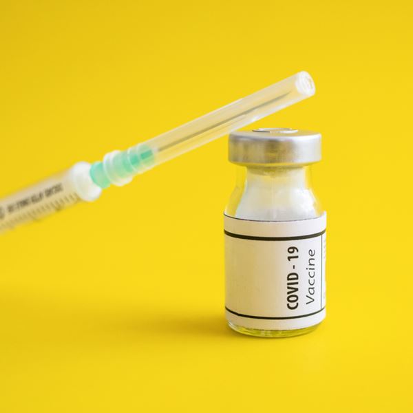 Ο πόλεμος των εμβολίων κατά του κορονοϊου