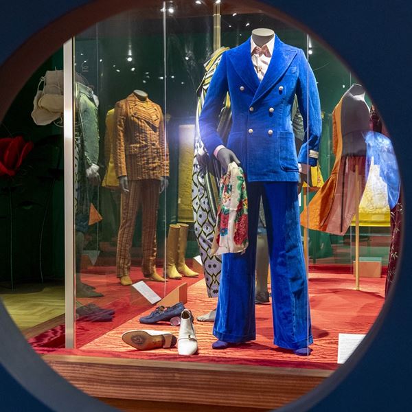 Η τέχνη της αντρικής ένδυσης στο V&A Museum