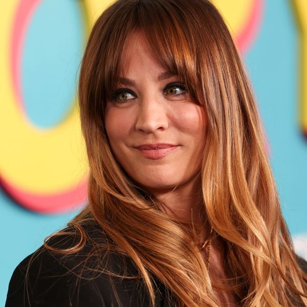 Η Kaley Cuoco παραμένει το πιο σέξι κορίτσι της διπλανής πόρτας