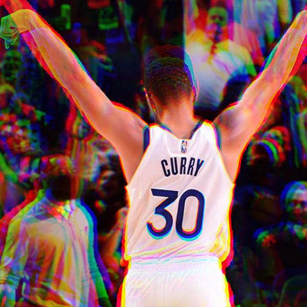 O Steph Curry τα βάζει από παντού