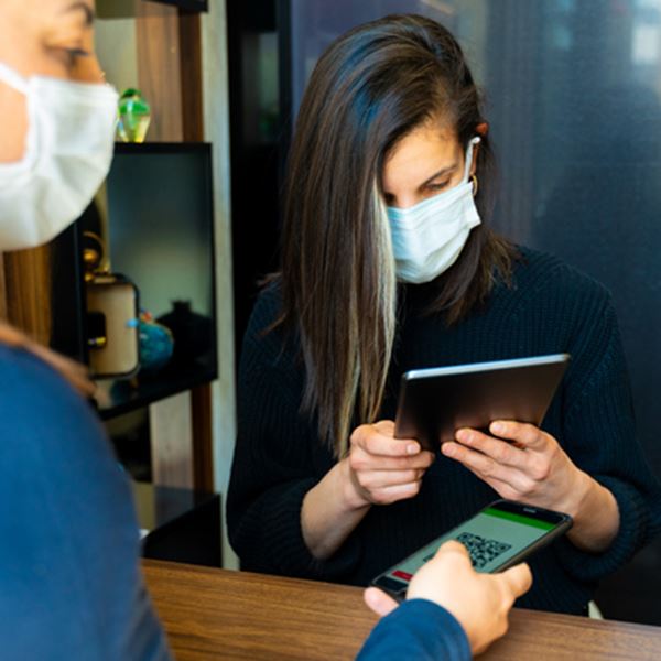 Πιστοποιητικά εμβολιασμού: Τι θα συμβεί με τους 300.000 που δεν έκαναν 3η δόση