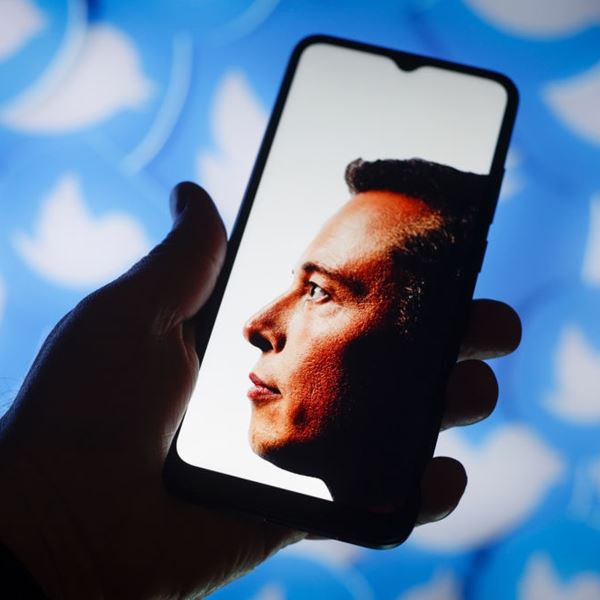 Οι λογαριασμοί στο Twitter που 'ανέστησε' ο Elon Musk