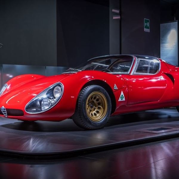 Δέος απέναντι στην Alfa Romeo 33 Stradale