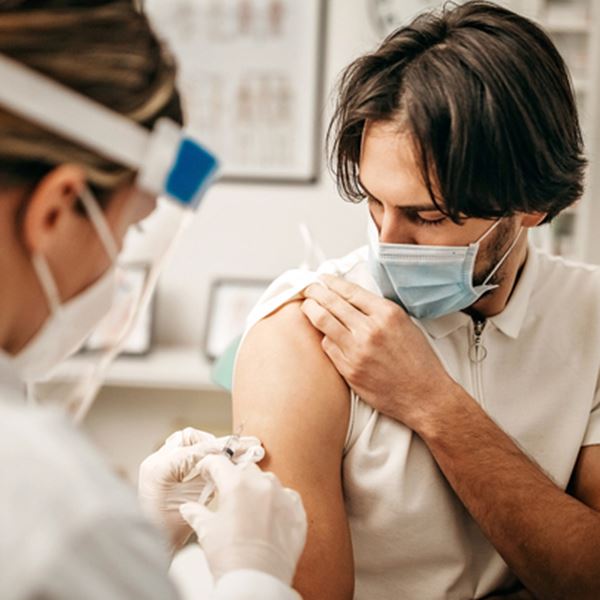 Κορονοϊός: Ξεκίνησαν και πάλι οι εμβολιασμοί