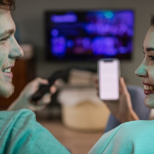 Γνωριμίες μέσω Netflix, πώς και δεν το σκεφτήκαμε τόσο καιρό