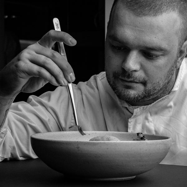 Το γαστρονομικό ροκ του Νίκου Θωμά