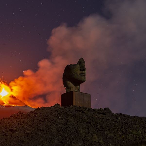 Ξύπνησε το ηφαίστειο της Αίτνας στη Σικελία με τεράστια έκρηξη (video)
