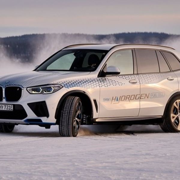 Η BMW παίρνει θέση για την απαγόρευση των θερμικών κινητήρων