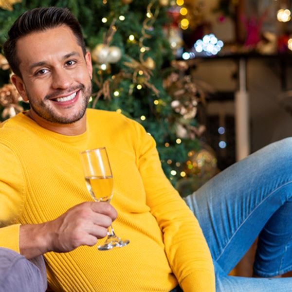 Χριστούγεννα: Πώς θα περάσεις και μόνος σου καλά