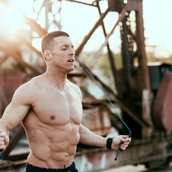 Κάνοντας 1.000 επαναλήψεις στο σχοινάκι, για 30 μέρες