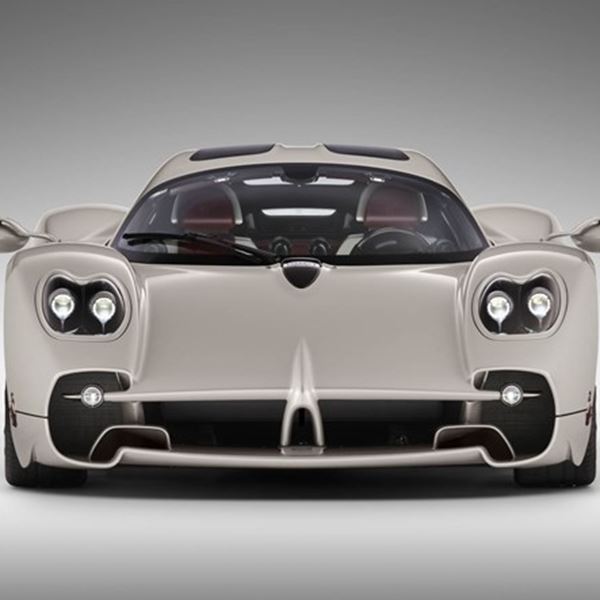 Pagani Utopia με V12 και χειροκίνητο κιβώτιο