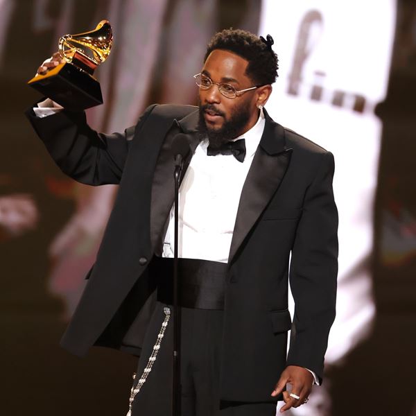 Αυτοί είναι οι νικητές των Grammys 2026 - Ποιος καλλιτέχνης σημείωσε εντυπωσιακό ρεκόρ