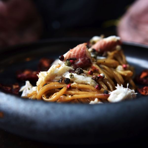 Η συνταγή του Βασίλη Ακρίβου για πάστα με καπνιστό χέλι