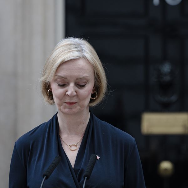 Τι σημαίνει για τις αγορές η παραίτηση της Liz Truss;