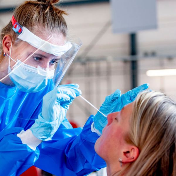 Οι καλύτεροι τρόποι για να κόψουμε την αλυσίδα μετάδοσης του SARS-CoV-2