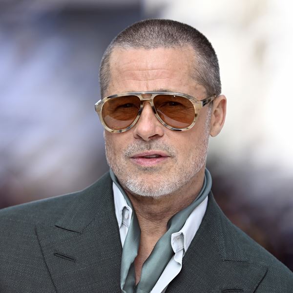 Σε άλλα νέα, ο Brad Pitt έρχεται στην Ελλάδα