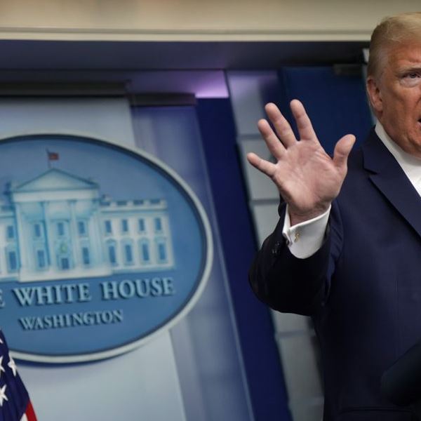 Ο Donald Trump απειλεί τον επιδημιολόγο Anthony Fauci