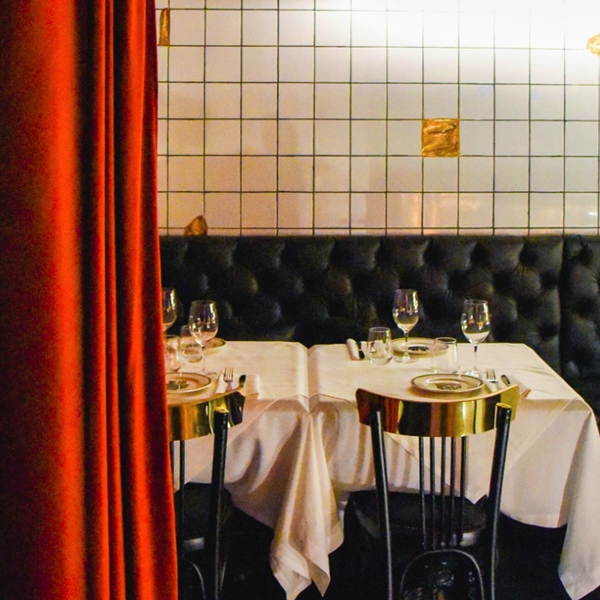 Εναλλακτικός Άγιος Βαλεντίνος σε σέξι μπαρ και εστιατόρια