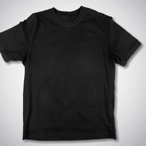 Πώς θα φορέσεις σωστά το μαύρο T-shirt