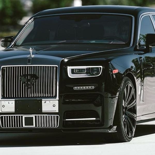 Θρύλος του NBA έχει λογότυπο Superman στη νέα του Rolls-Royce