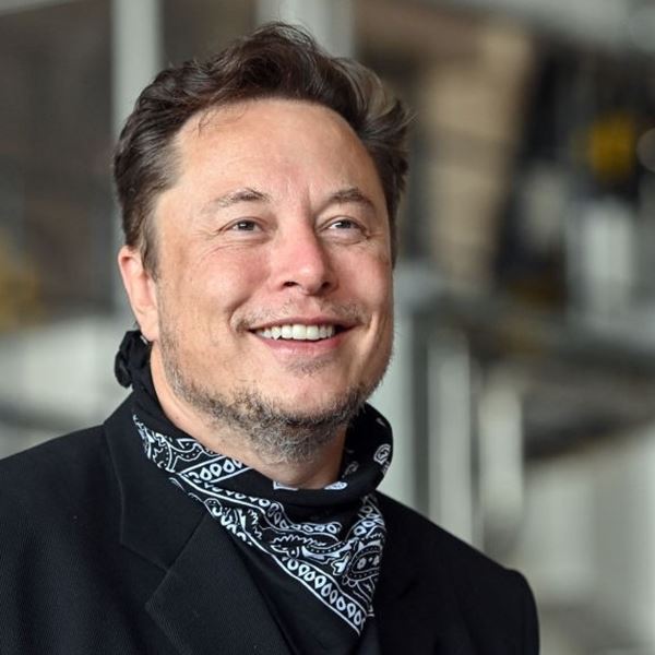 O Elon Musk θέλει εμείς να αποφασίσουμε ποιοι λογαριασμοί θα επιστρέψουν στο Twitter