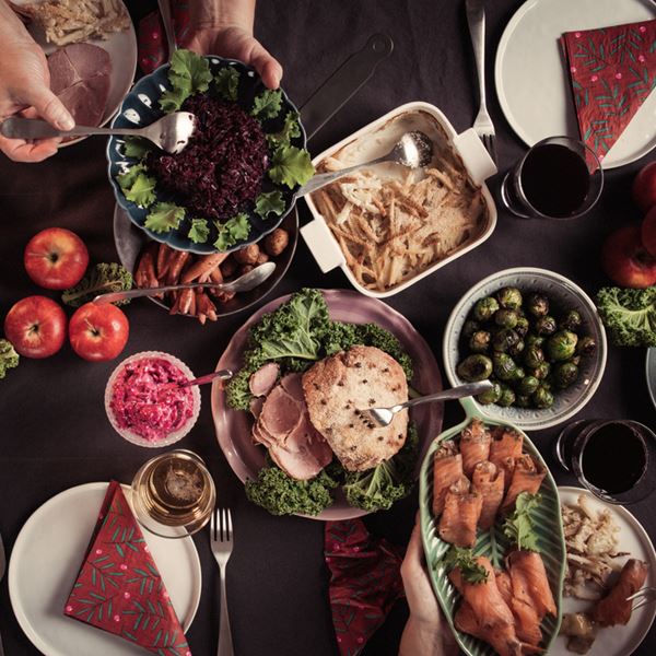 Η τροφοθήκη του χριστουγεννιάτικου τραπεζιού