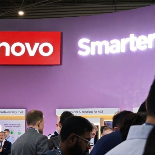 H Lenovo μάς έδειξε ένα laptop με ηλιακό πάνελ στην MWC 2025