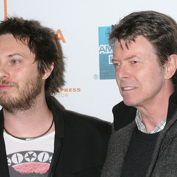 Ο γιος του David Bowie τιμά τον πατέρα του