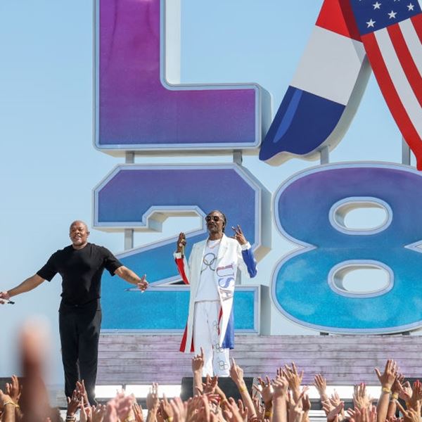 Dr. Dre και Snoop Dogg αναστάτωσαν την τελετή λήξης των Ολυμπιακών Αγώνων του Παρισιού 2024