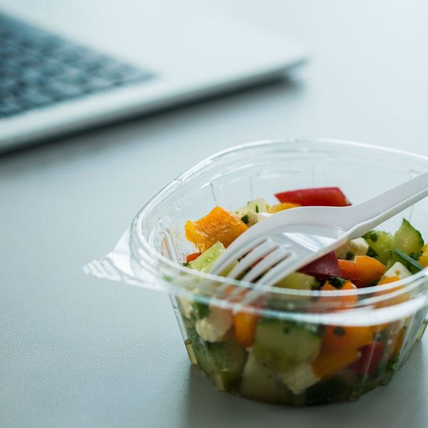 6 υγιεινές, χορταστικές τροφές για το γραφείο