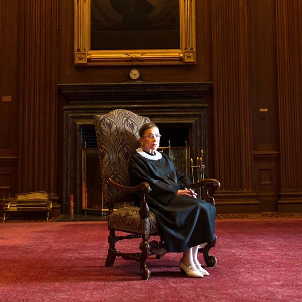 Έφυγε από τη ζωή η θρυλική Ruth Bader Ginsburg