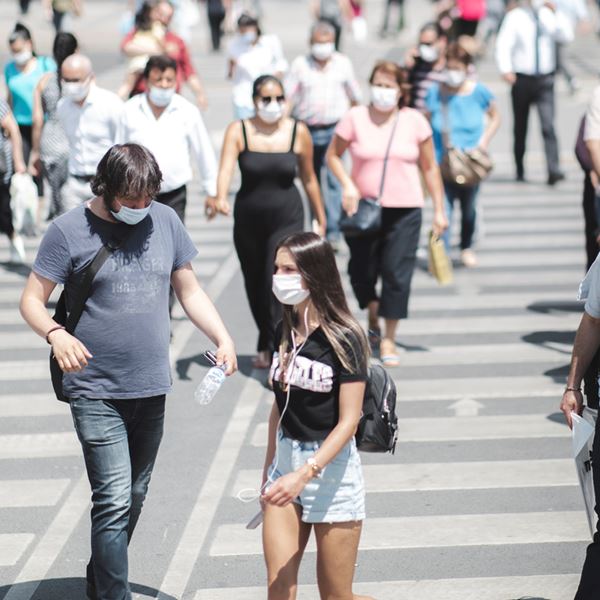 Η πανδημία των ανεμβολίαστων