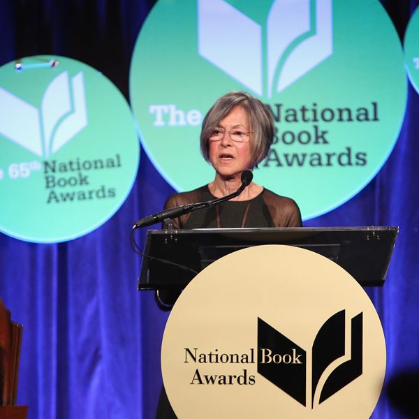 Louise Gluck: Το αουτσάιντερ που κέρδισε το Νόμπελ Λογοτεχνίας 2020