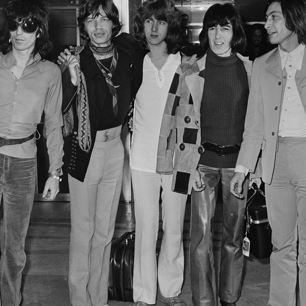 Όσα γνωρίζουμε για το Black and Blue, το θρυλικό άλμπουμ των Rolling Stones που επανακυκλοφορεί