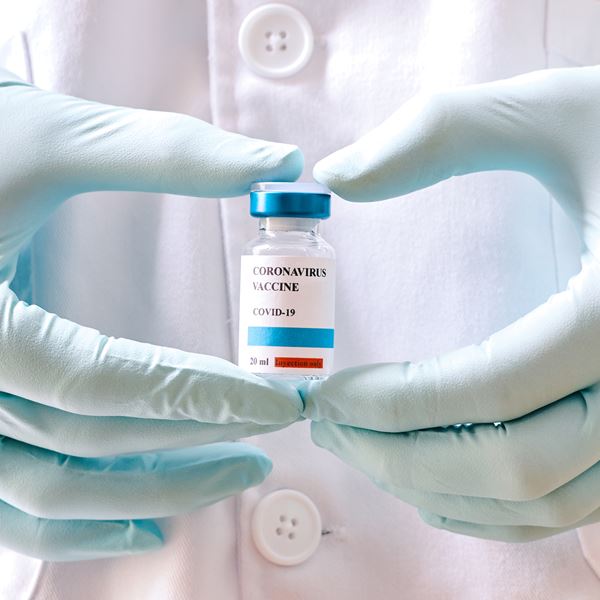 Το ΗΒΟ ετοιμάζει σειρά για τον αγώνα δρόμου εμβολίου του κορονοϊού