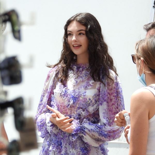 H Deva Cassel στα χνάρια της Monica Bellucci