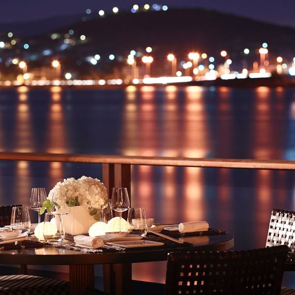 Οι παρά θίν' αλός απολαύσεις στο Grand Resort Lagonissi