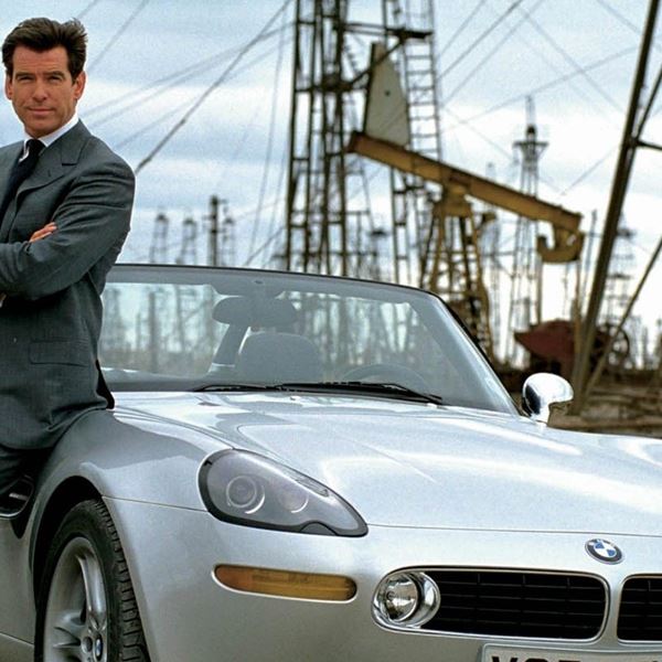Το γκαράζ του Pierce Brosnan θυμίζει εκείνο του 007