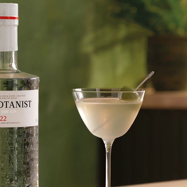 Dirty Martini με βοτανική κληρονoμιά