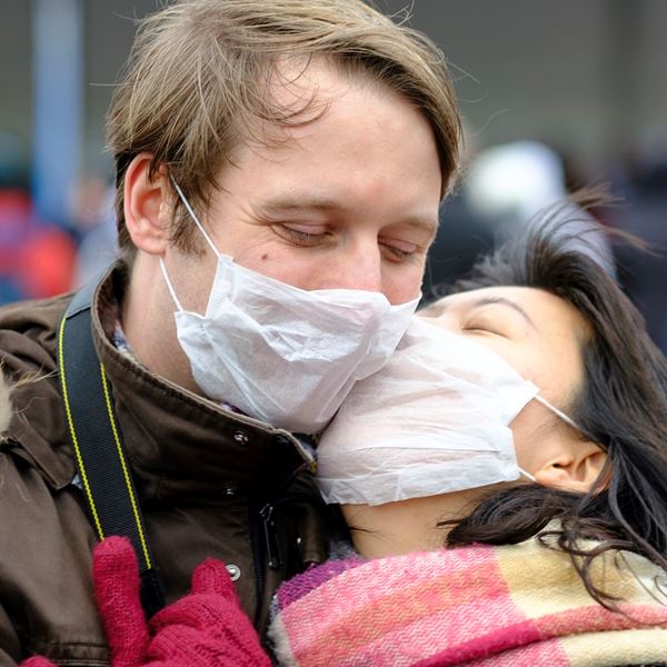 Η πανδημία δεν σκοτώνει τον γάμο