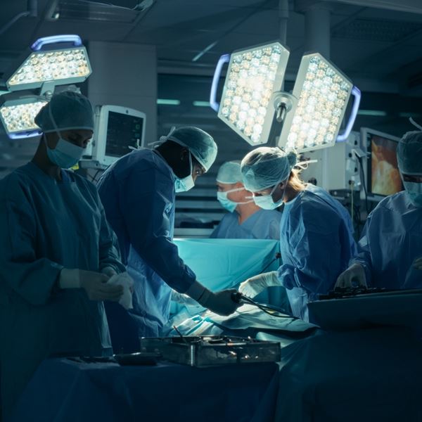 Ένας 33χρονος παρέμεινε ζωντανός χωρίς πνεύμονες για 48 ώρες