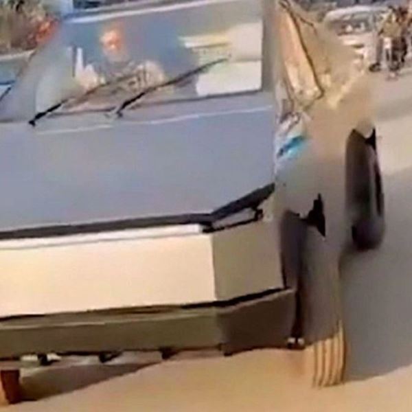 Αυτό είναι το Cybertruck του Πακιστάν-Πώς συγκρίνεται με το γνήσιο Tesla