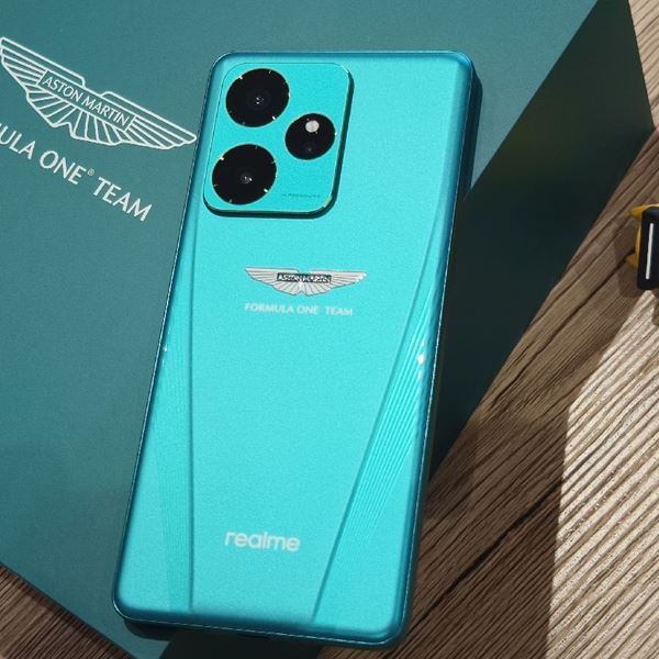 Συνεργασία Aston Martin και realme για το απίστευτο κινητό GT 7 (video)