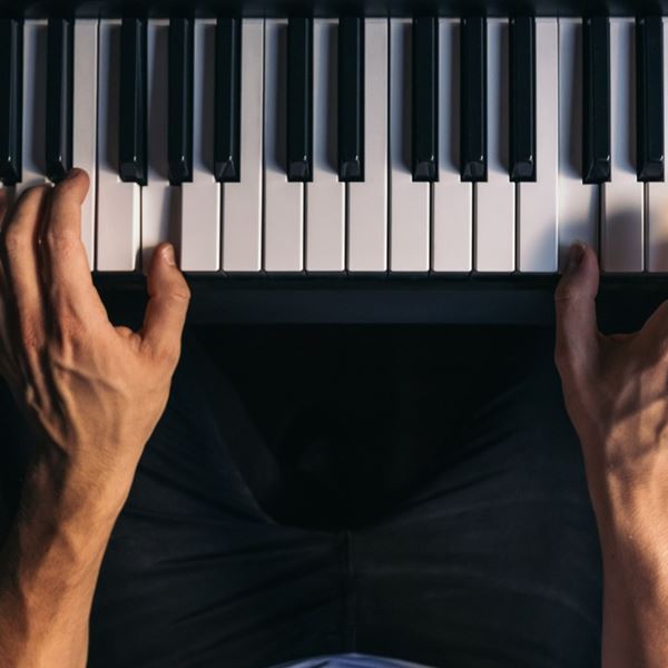 Η Σαουδική Αραβία ζήτησε από τεράστιο συνθέτη να ασχοληθεί με τον εθνικό της ύμνο