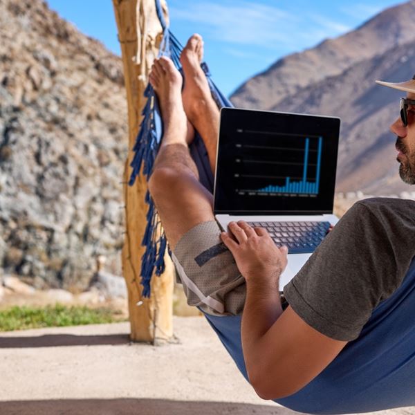 Τι είναι πάλι αυτές οι 'αθόρυβες διακοπές' και γιατί τις προτιμούν οι millenials;