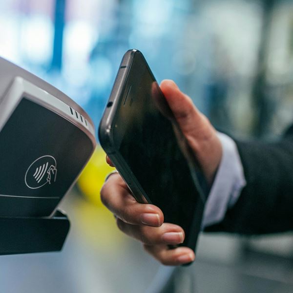 Ανέπαφες πληρωμές: Τι πρέπει να κάνεις για να προστατεύεσαι