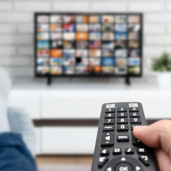 Αυτή η ελληνική σειρά προβλήθηκε πριν 20 χρόνια και κάνει τρελά νούμερα τηλεθέασης τώρα