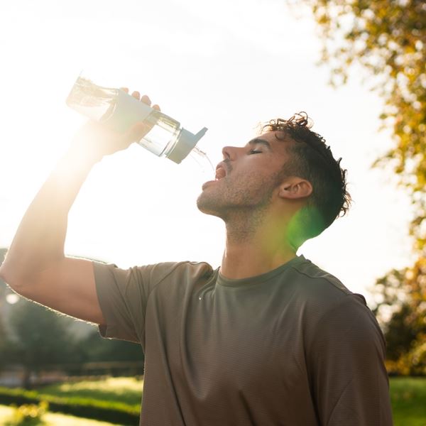 Το ρόφημα που σε ενυδατώνει καλύτερα από το νερό